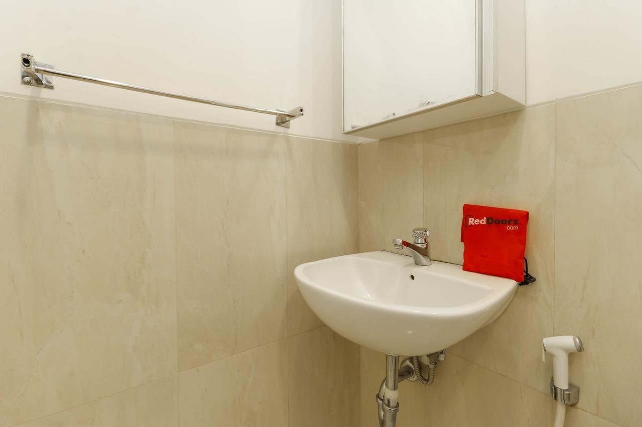 Reddoorz Plus @ Tendean Джакарта Екстериор снимка