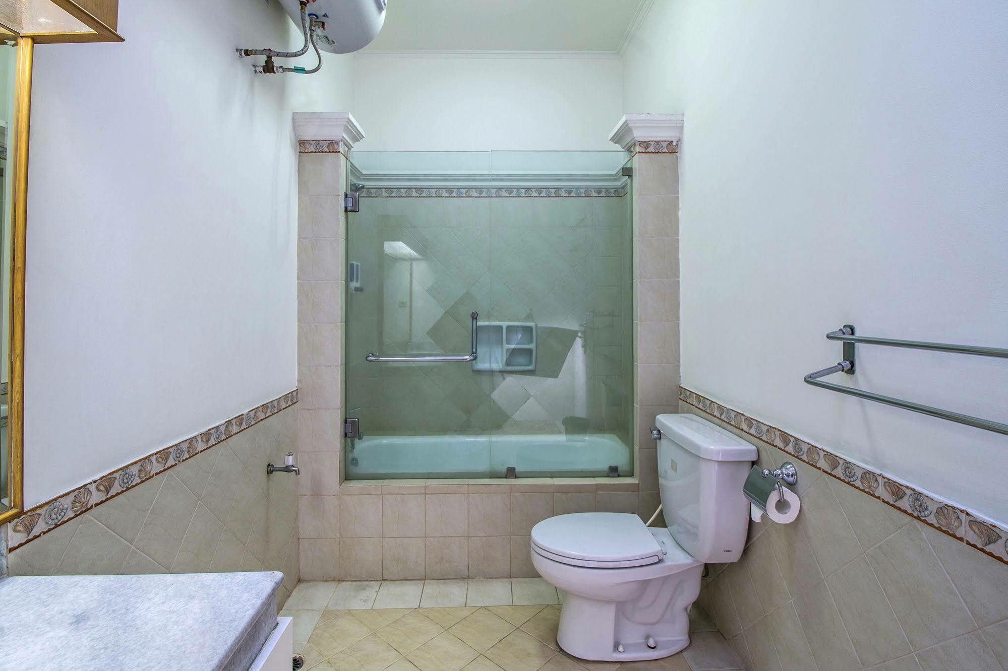 Reddoorz Plus @ Tendean Джакарта Екстериор снимка