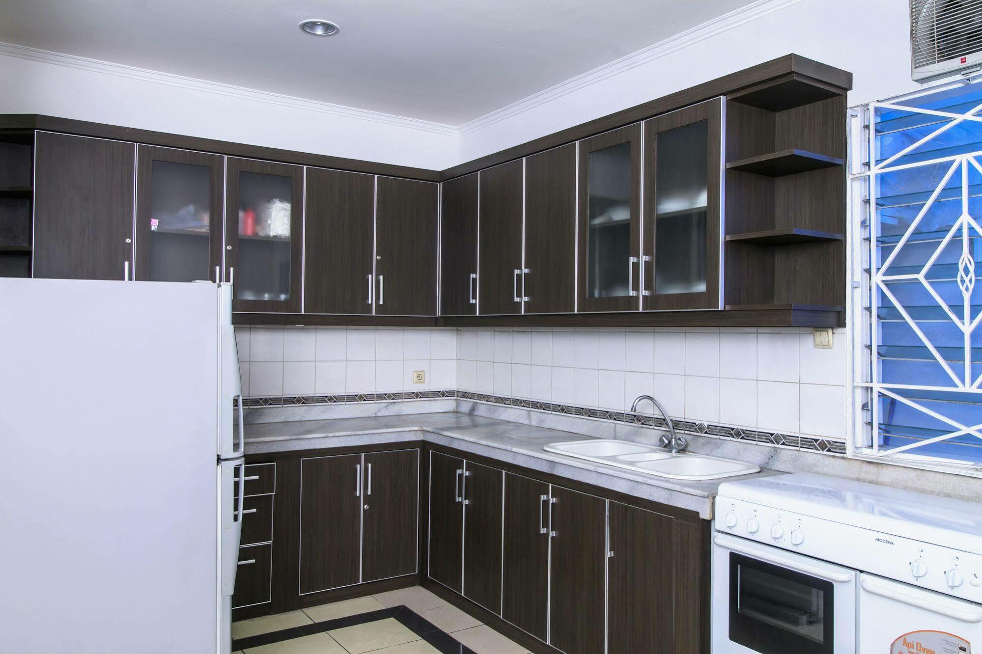 Reddoorz Plus @ Tendean Джакарта Екстериор снимка